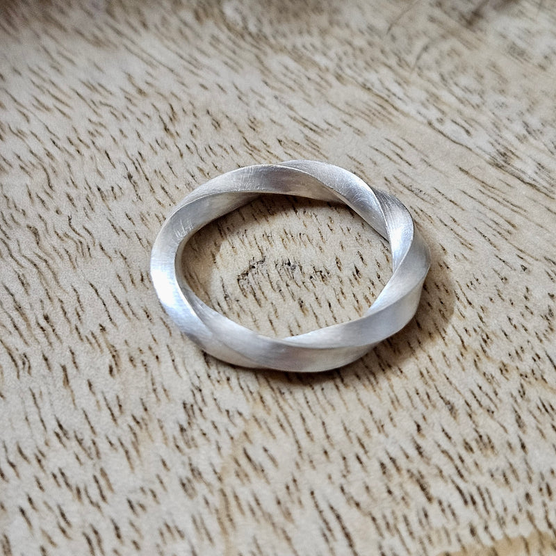 gedrehter Ring RG 53, EINZELSTÜCK