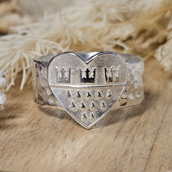 Herz Wappen-Deluxe Ring mit Hammerschlag